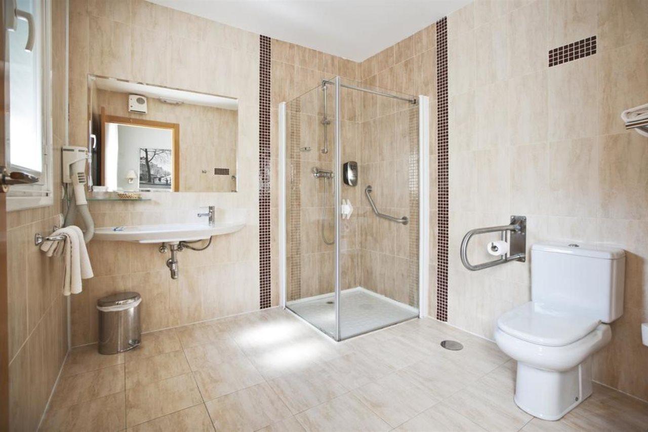 Hostal T4 Paracuellos de Jarama Exteriör bild