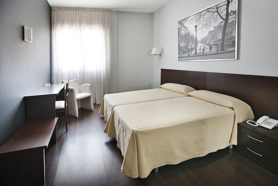 Hostal T4 Paracuellos de Jarama Exteriör bild