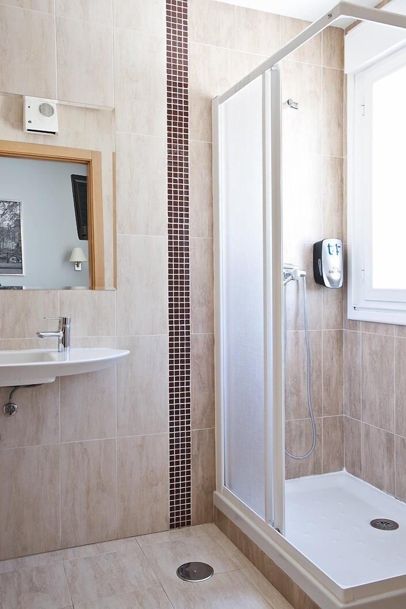 Hostal T4 Paracuellos de Jarama Exteriör bild