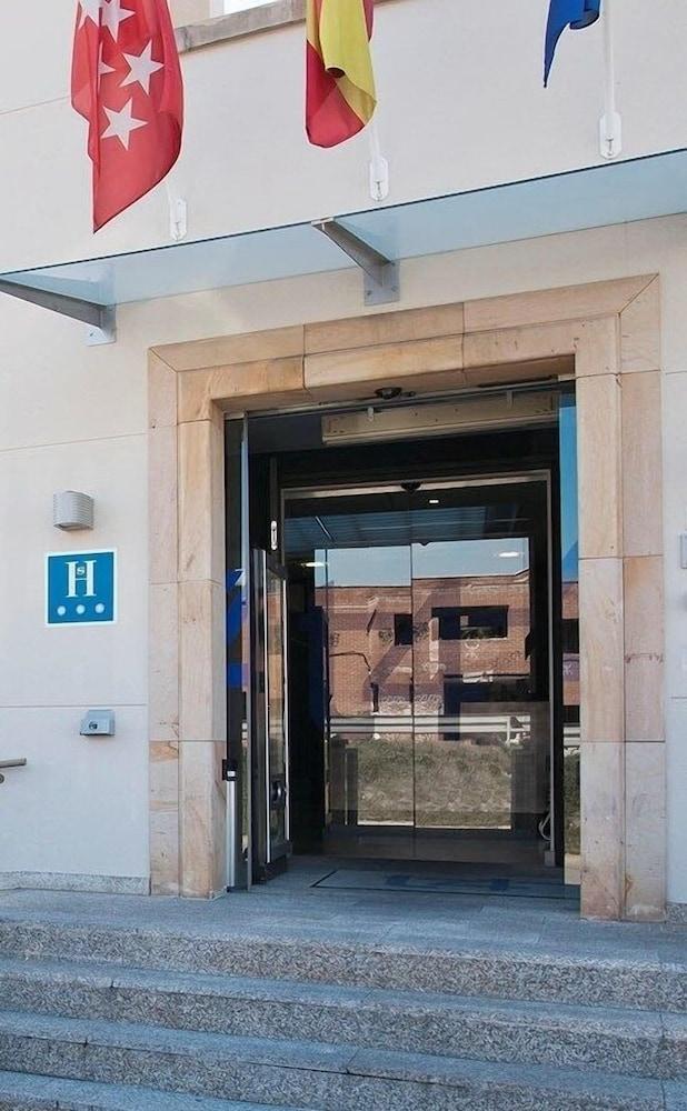 Hostal T4 Paracuellos de Jarama Exteriör bild