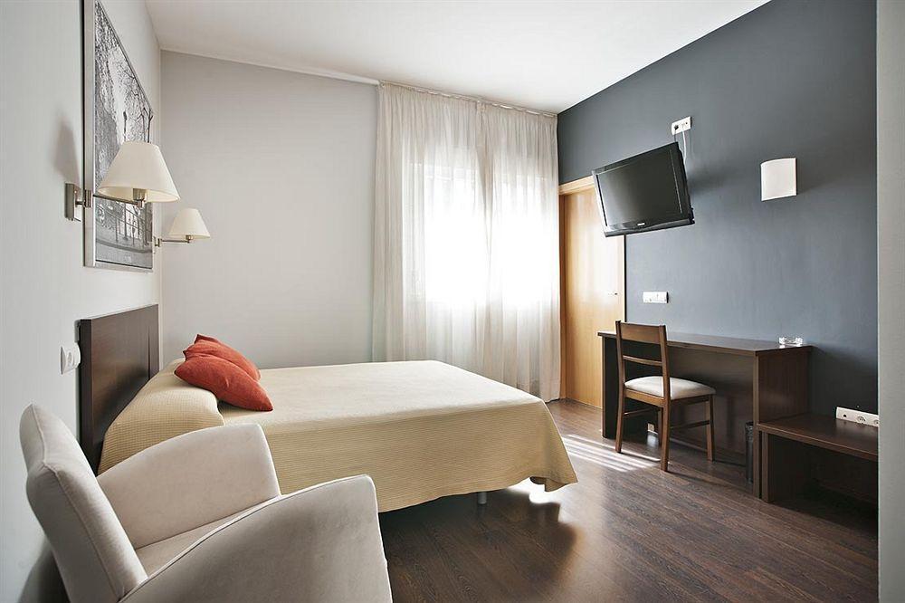 Hostal T4 Paracuellos de Jarama Exteriör bild