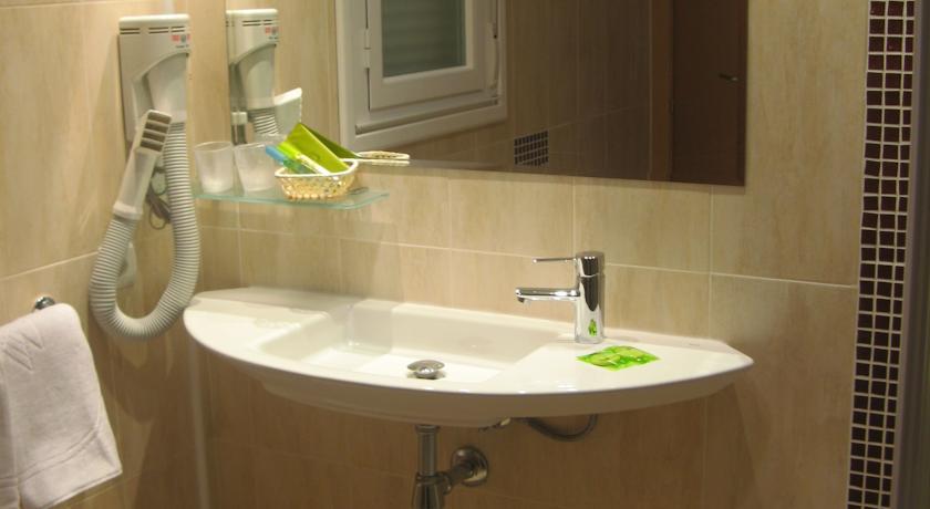 Hostal T4 Paracuellos de Jarama Rum bild